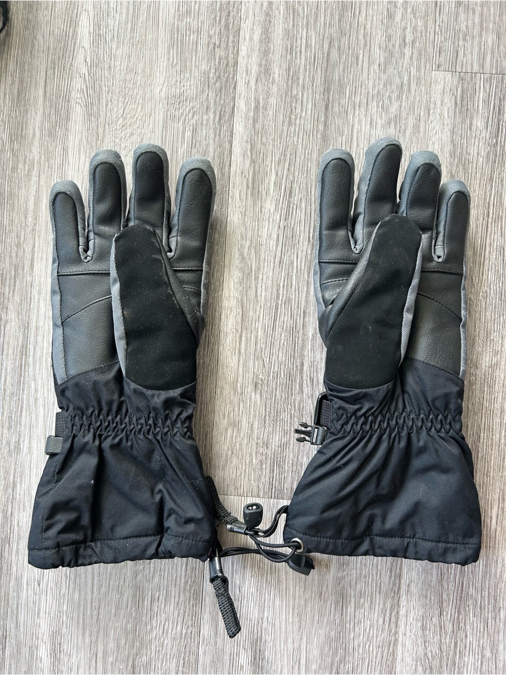 Columbia Black Men's Winter Gloves with Textured Grip